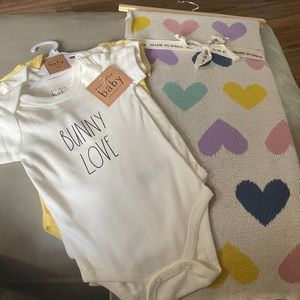 BABY CLOTHES BLANKET LOT OF 10 pieces !!